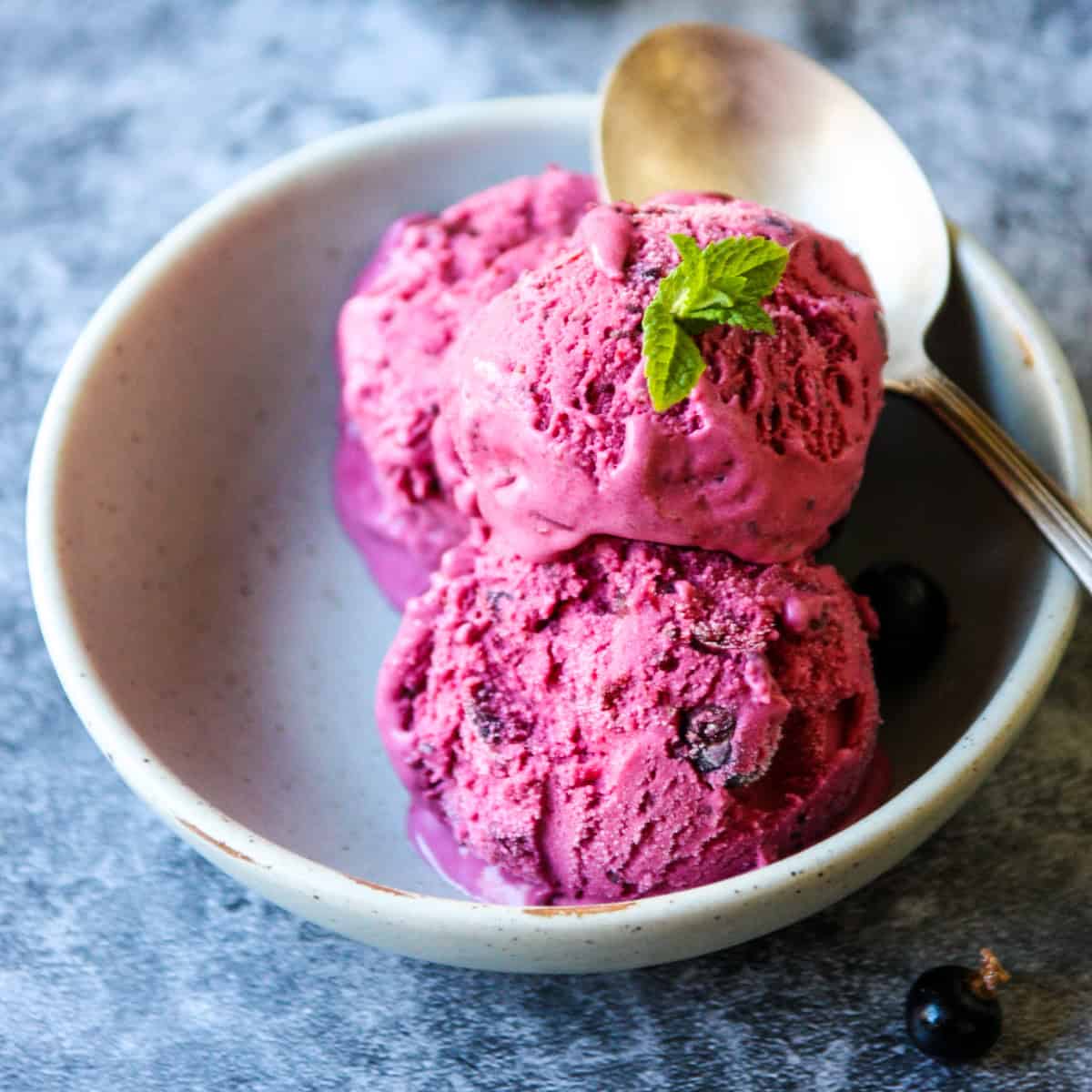 Black Currant Ice Cream – The Food Blog