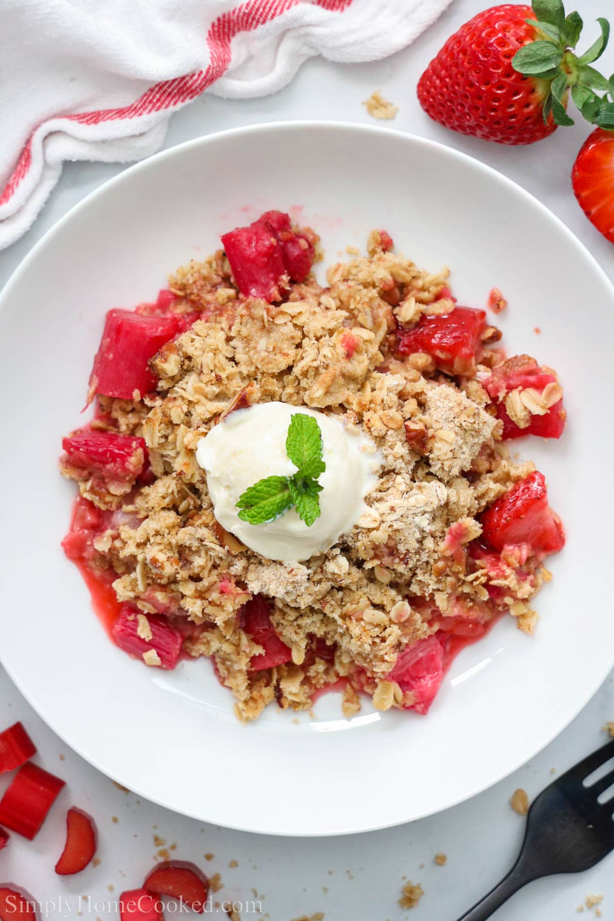 Strawberry Rhubarb Crisp – Simply Home Cooked